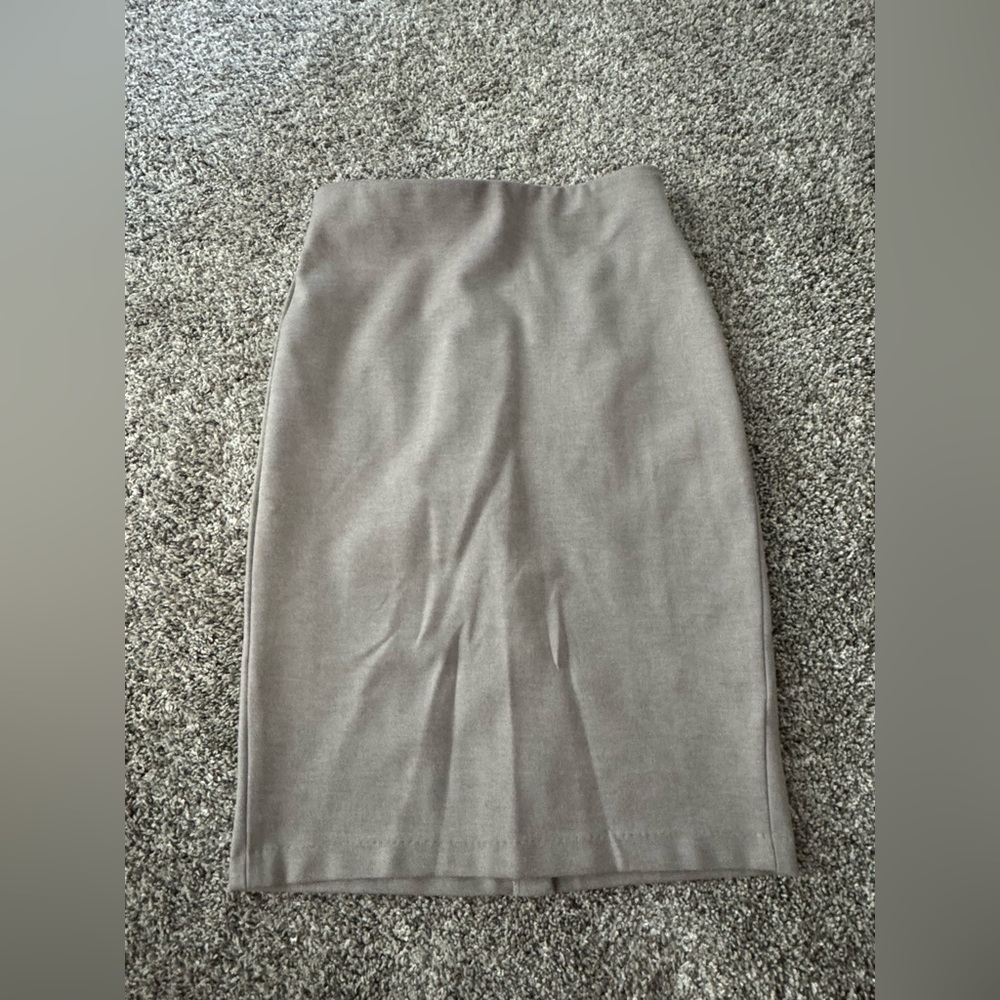 Philosophy beige Midi Pencil Skirt size 4 ✨MAKE AN OFFER ✨